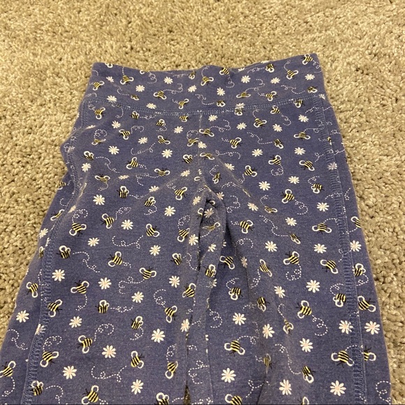 3/$20✨ Girls 2T bundle of tops and bottoms - Picture 7 of 12